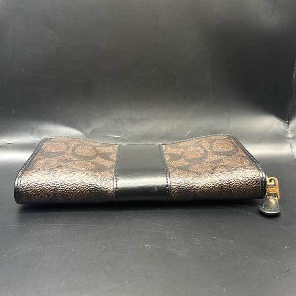 EUC- COACH Zip Around Long Wallet - Picture 5 of 12